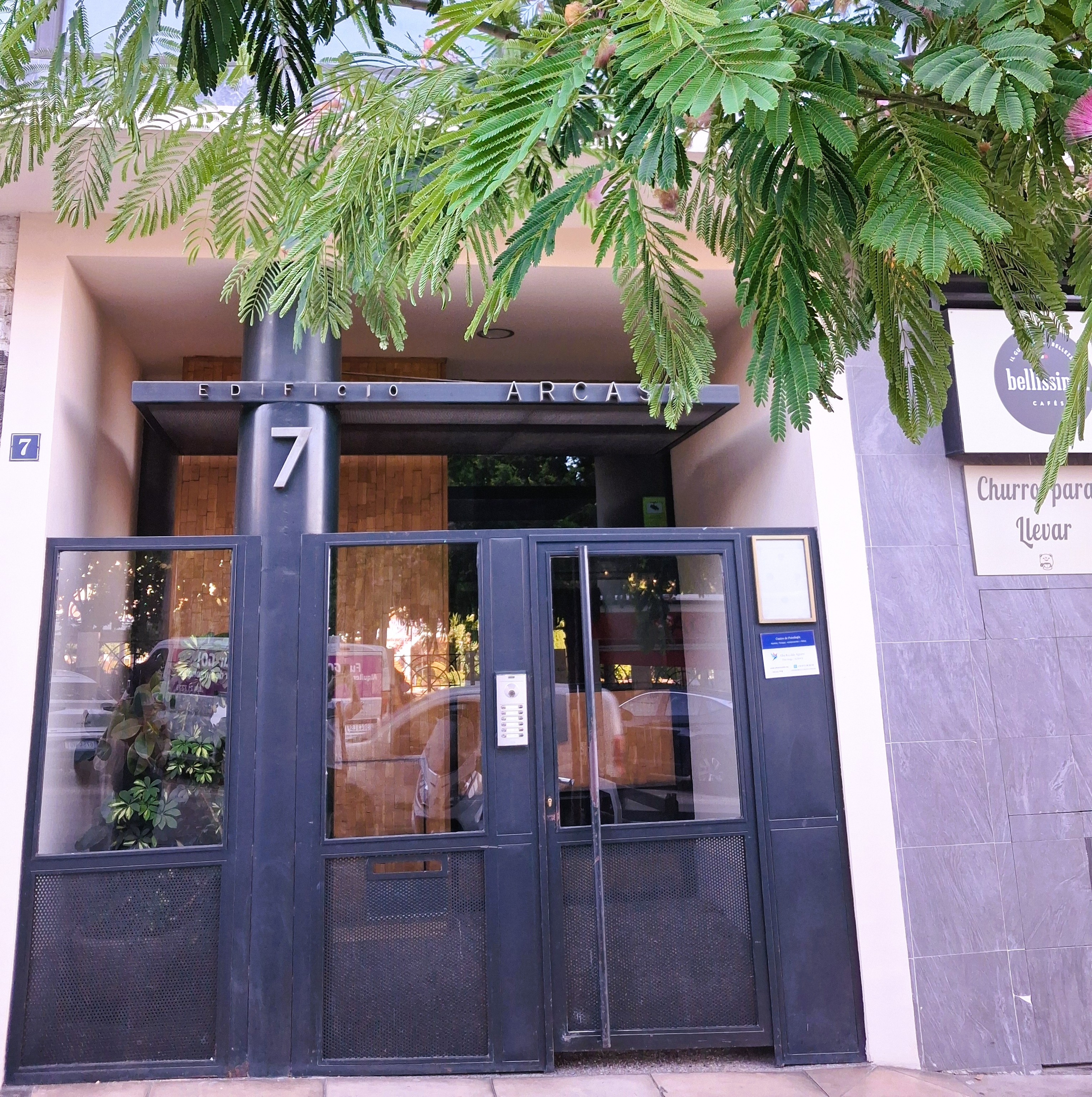 Entrada del centro de psicología de Alba Recalde en la zona Bulevar de Jaén