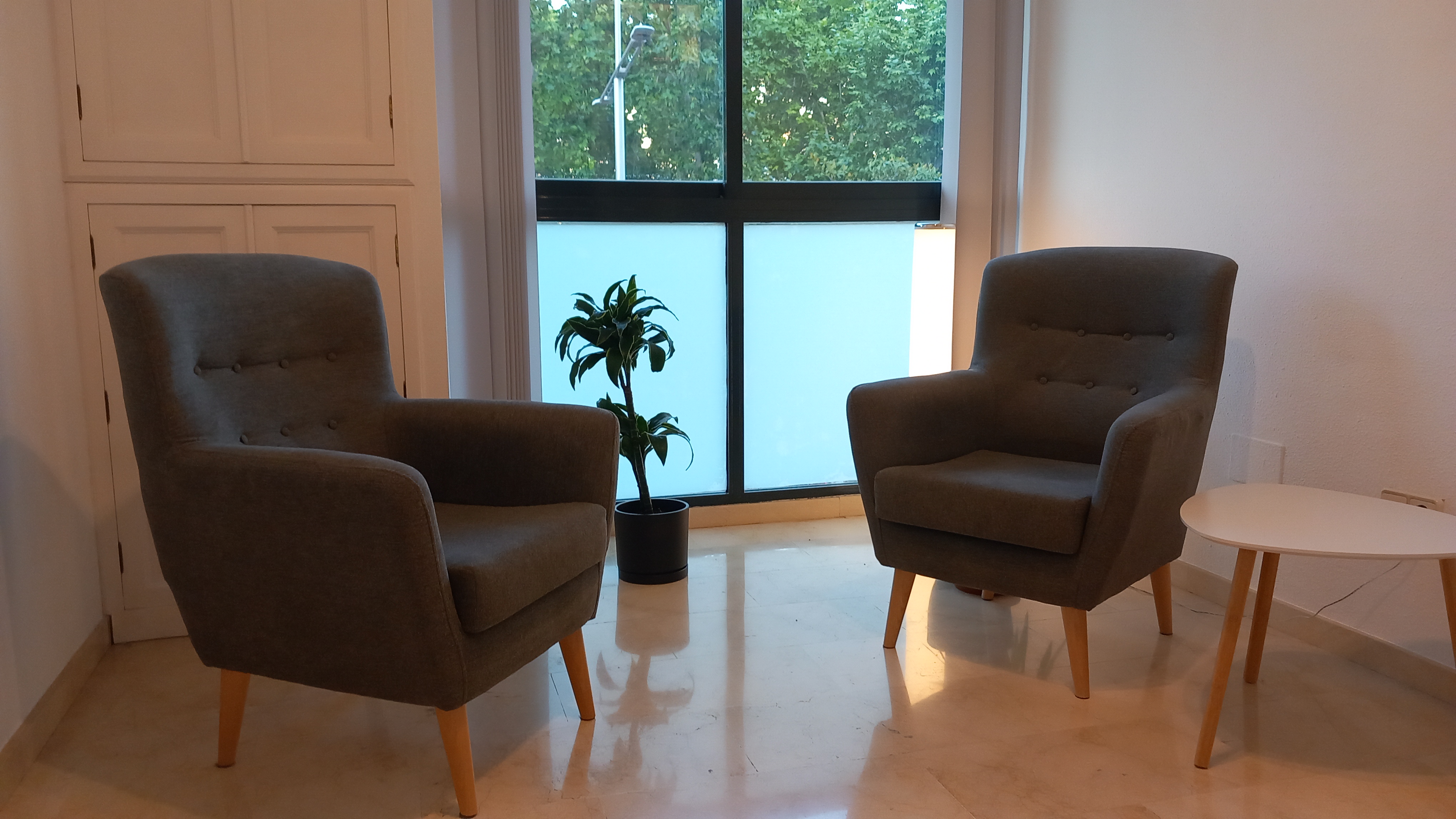 Sala de espera del centro de psicología en la zona Bulevar de Jaén
